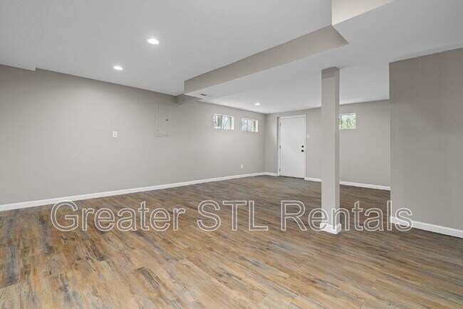 Building Photo - 702 Boca Chica Dr