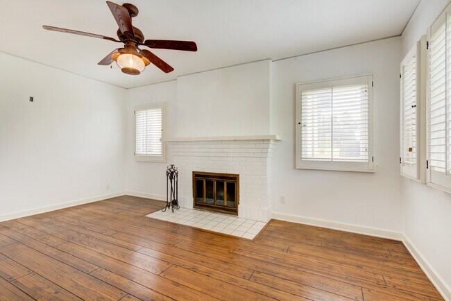 Building Photo - 556 Radcliffe Ave