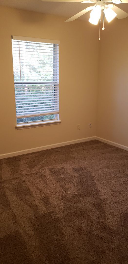 Building Photo - $1550 -3/2/1 - Fresh Everything - Move In ...