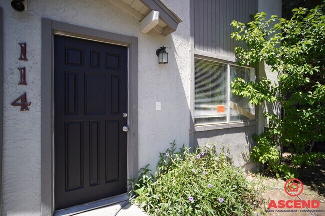 Primary Photo - 114 Hughes Ave