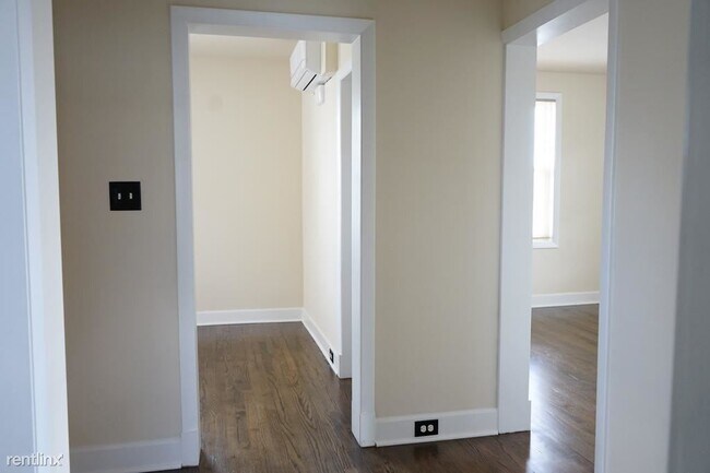 Building Photo - 5204 Leeds Ave