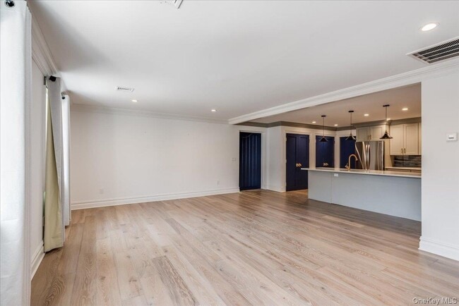 Building Photo - 95 E Main St