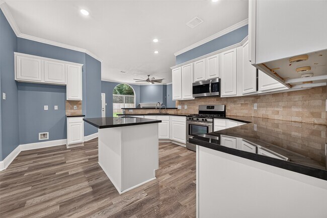 Building Photo - 14531 Chestnut Falls Dr