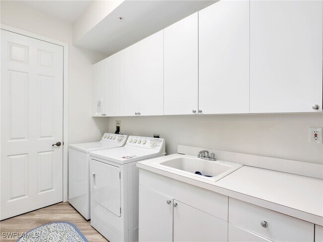 Building Photo - 400 Flagship Dr