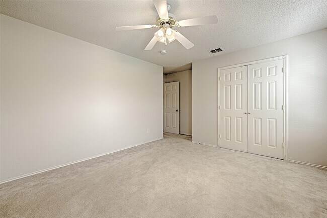 Building Photo - 9701 Thorncliff Dr