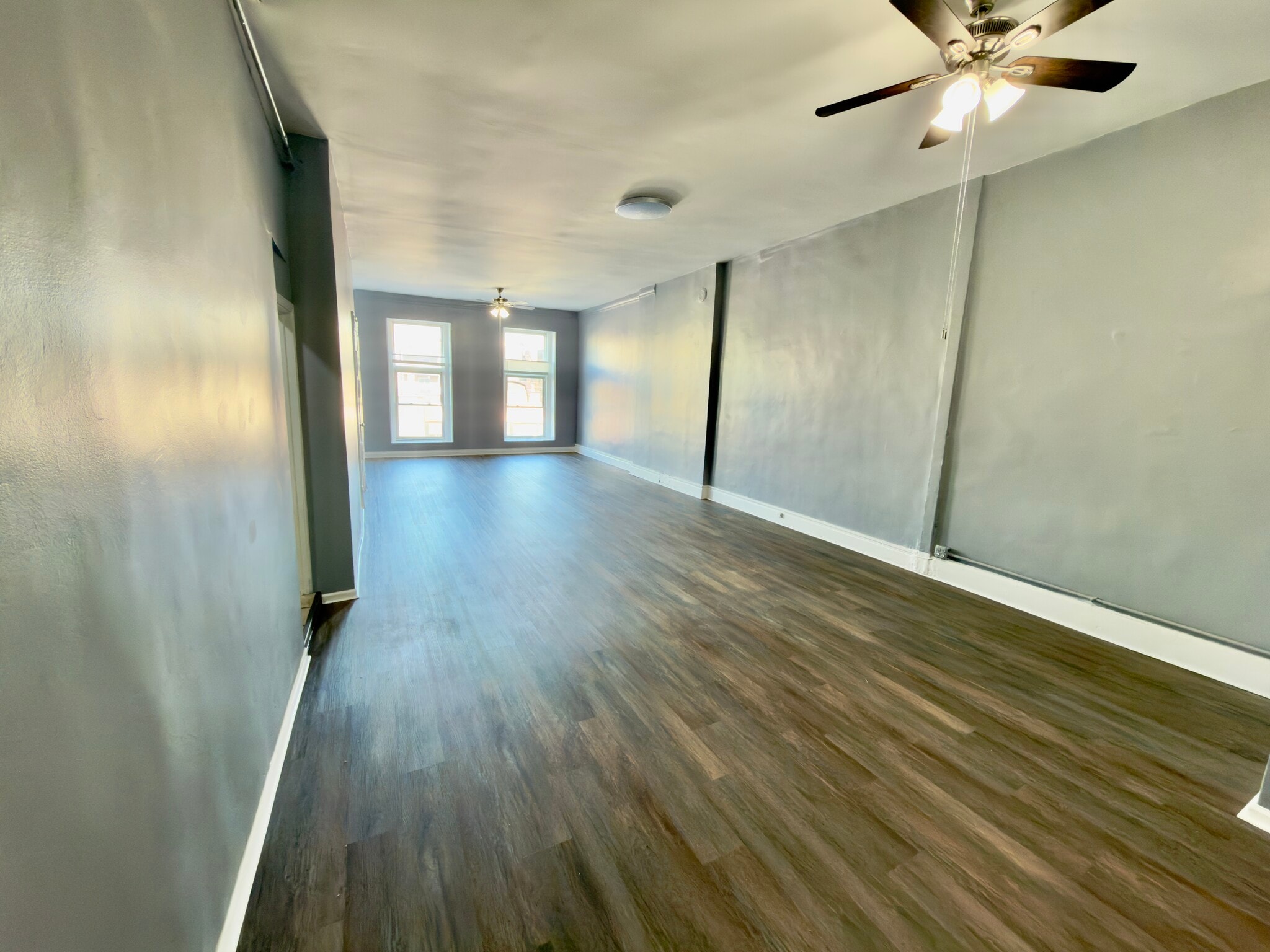 Building Photo - 1549 W Chicago Ave