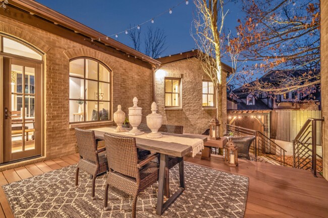 Building Photo - 1127 Glendale Ln