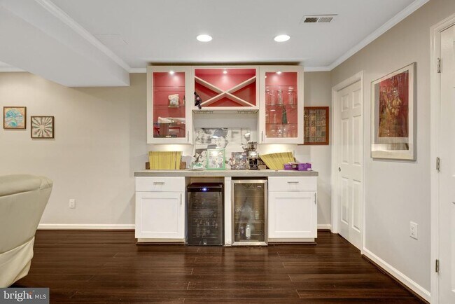 Building Photo - 7845 Old Dominion Dr