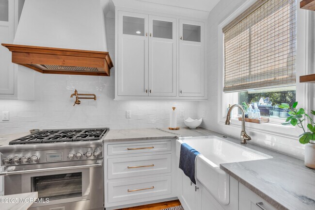 Building Photo - 146 Rumson Rd