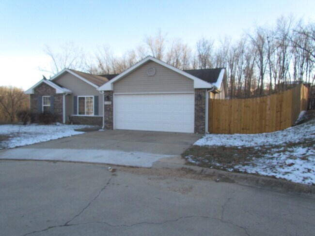 Building Photo - 15908 Tracker Ln