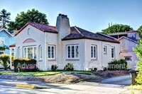 Building Photo - 2015 NW Van Buren Ave