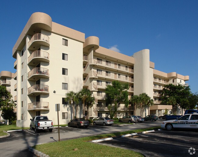 Royal Palm Towers Luxury Rental Apartments 90009040 Royal Palm Blvd
