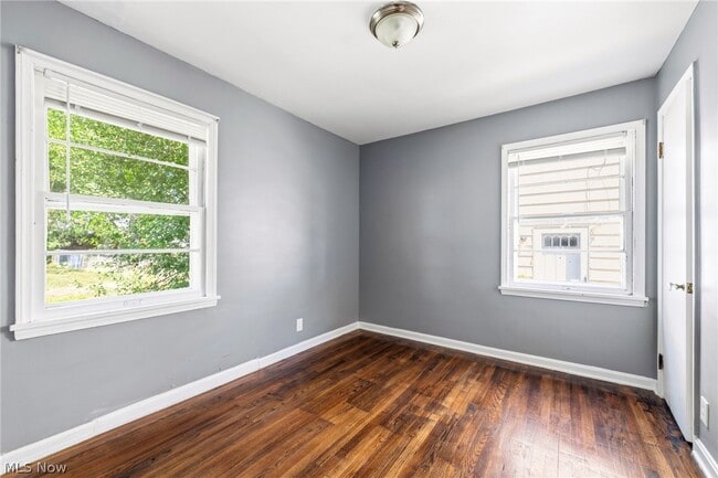 Building Photo - 988 Glenside Ave