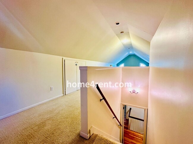 Building Photo - Charming Dutch Colonial in Brookside w/ an Updated Kitchen, Wood Floors, Fenced Yard and a Finish...