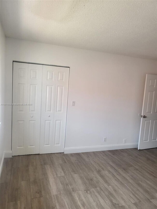 Building Photo - 2554 NW 52nd Ave