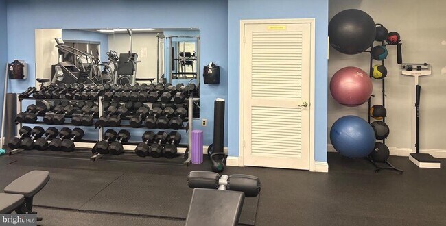 Building Photo - 1211 S Eads St