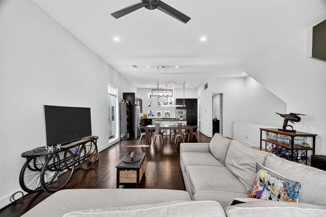 Building Photo - 1232 W 24th St