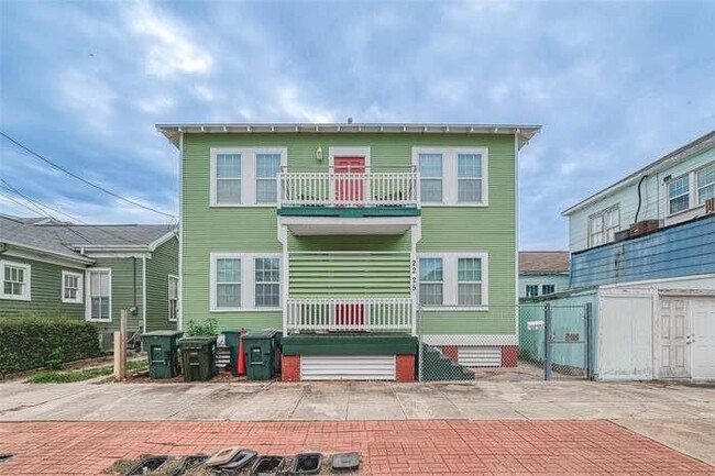 Primary Photo - 2225 Bernardo De Galvez Ave