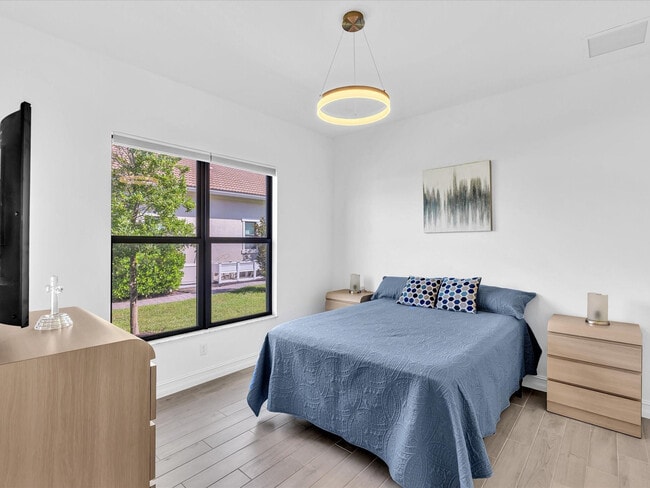 Building Photo - 8928 Bastille Cir E