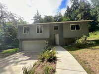 Building Photo - Charming 2-Bedroom Home with Garage Near P...