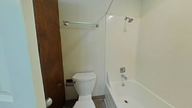Building Photo - 2 Bedroom 4-Plex ~ South Corvallis ~ Small...