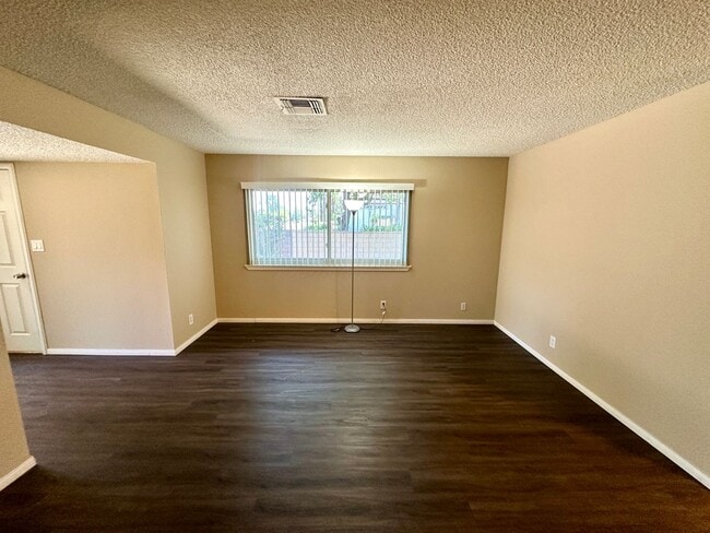 Building Photo - 6114 Meadowgrass Ln