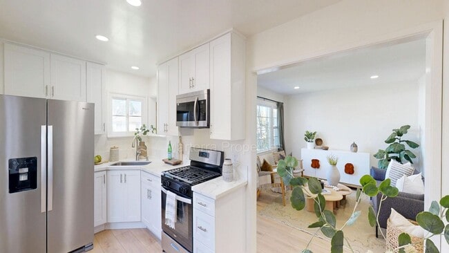 Building Photo - 19th St