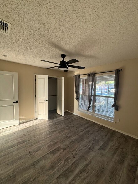 Building Photo - 2304 Westchester Dr