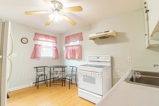 Building Photo - 405 Noank Ledyard Rd