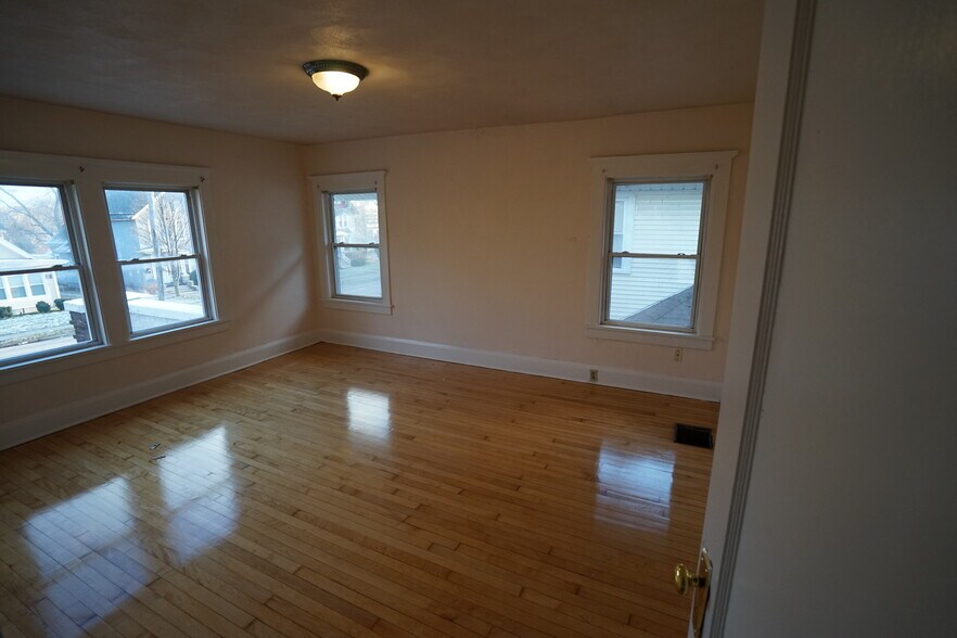BEDROOM - 624 N Court St