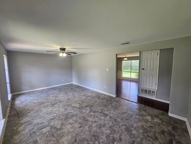 Building Photo - 908 Greenbriar Street