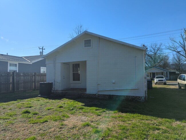 Building Photo - Home for Rent in Rossville