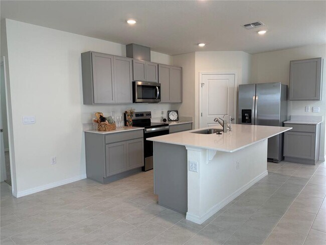 Building Photo - 1305 June Lk Lp