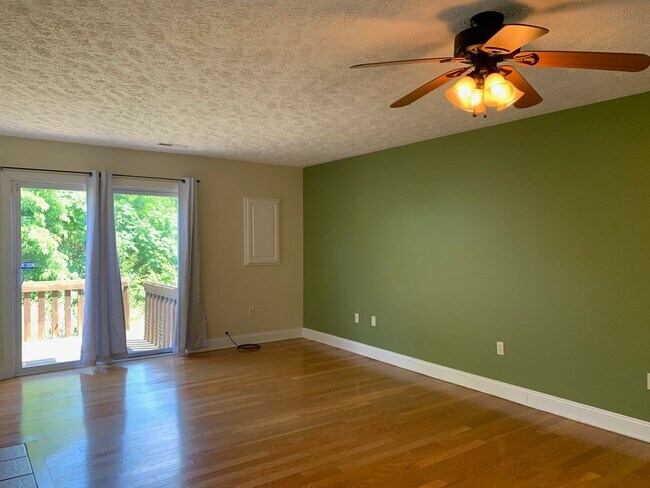 Building Photo - 435 Oak Tree Blvd NW