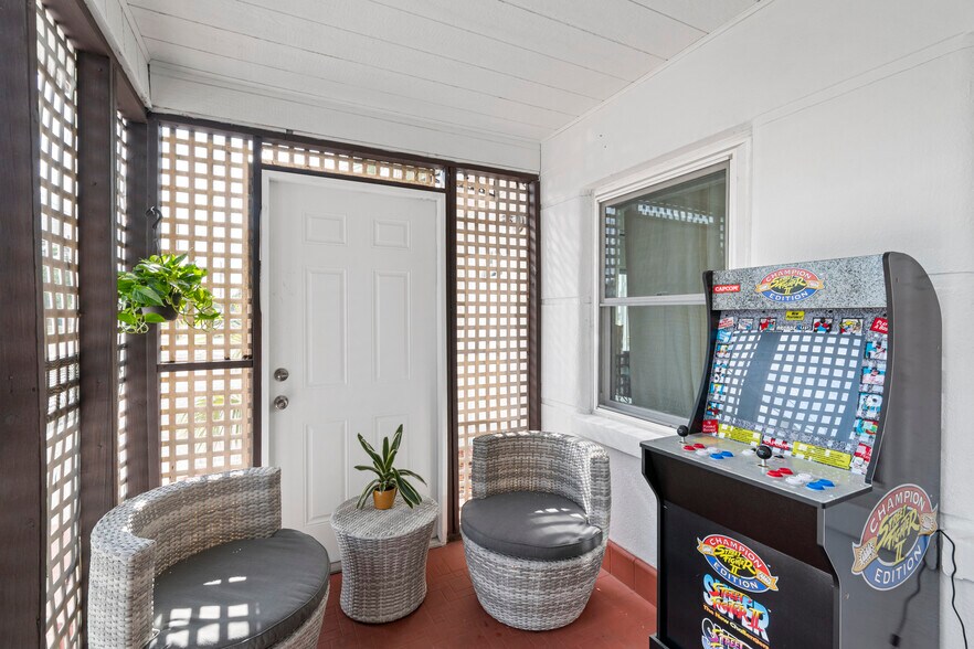 Building Photo - 2402 W Cypress St