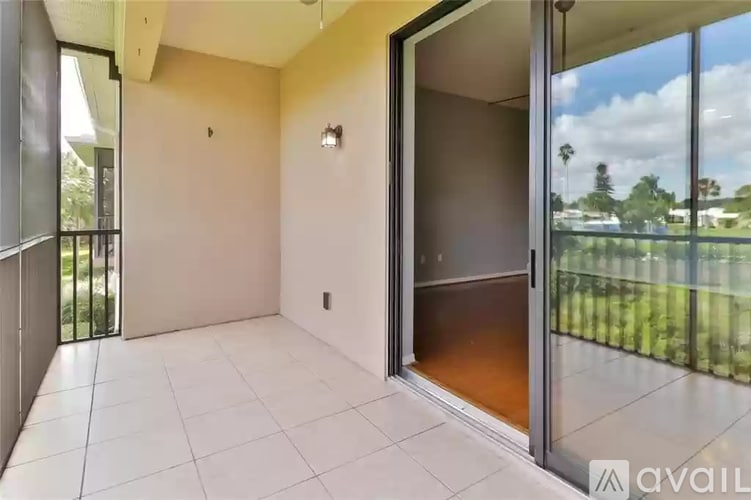 lanai 1 - 7230 Hamilton Rd