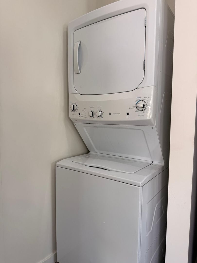 Building Photo - 720 Geneva St