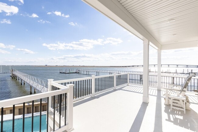 Building Photo - 139 Gibbs Ave