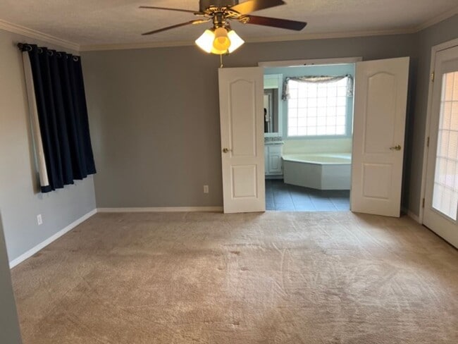 Building Photo - REDUCED North Shore 3B/2Bth