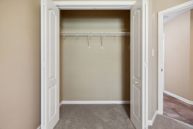 Building Photo - 1723 D THISTLEWOOD DR