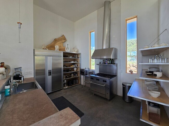Building Photo - 2618 Summit Ct