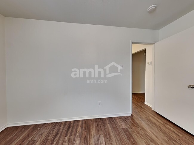 Building Photo - 512 Timber Dr