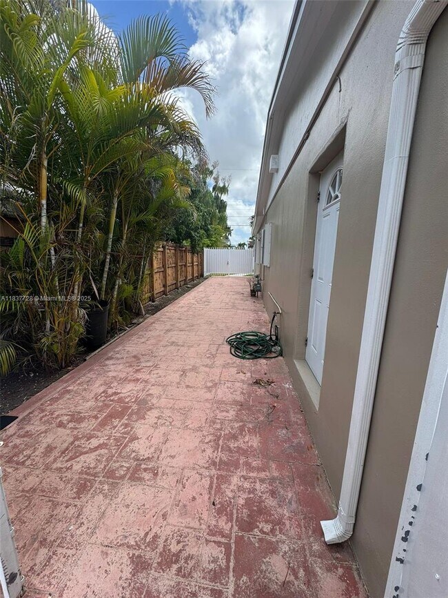 Building Photo - 2405 SW 129th Ct
