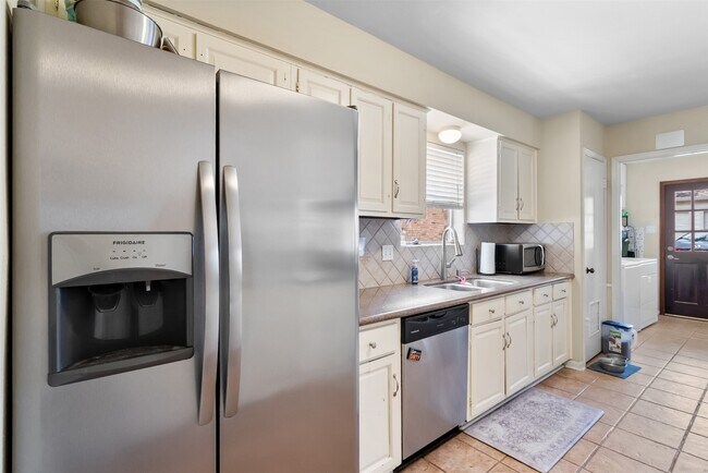Building Photo - 2526 Palo Pinto Dr