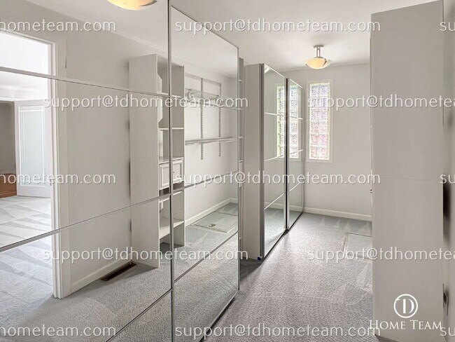 Building Photo - "Charming 3-Bed Home in Renton with Granite Touches & Gleaming Hardwood Floors!"