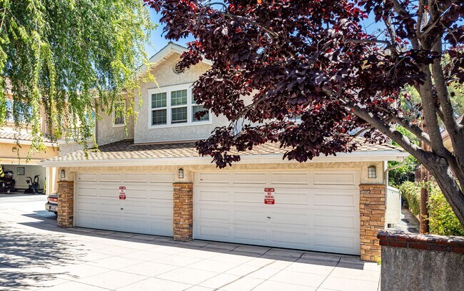 Building Photo - 5302 Colodny Ave