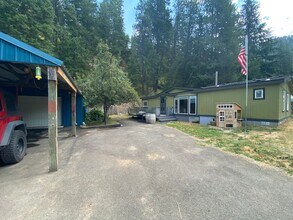 Building Photo - Deer Lake-3 bedroom, 2 bath house for rent!!