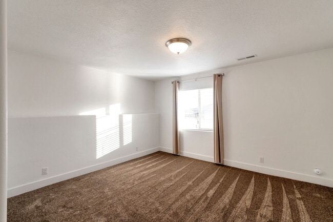 Building Photo - 1655 S Longview Rd