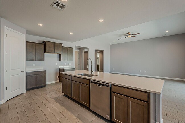 Building Photo - Spacious New-Build Family Home!