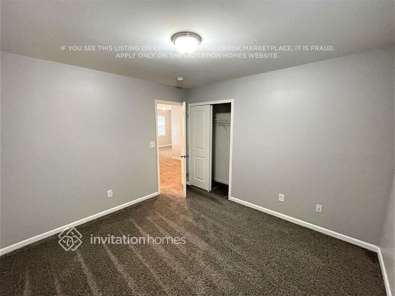 Building Photo - 1631 Eastway Dr